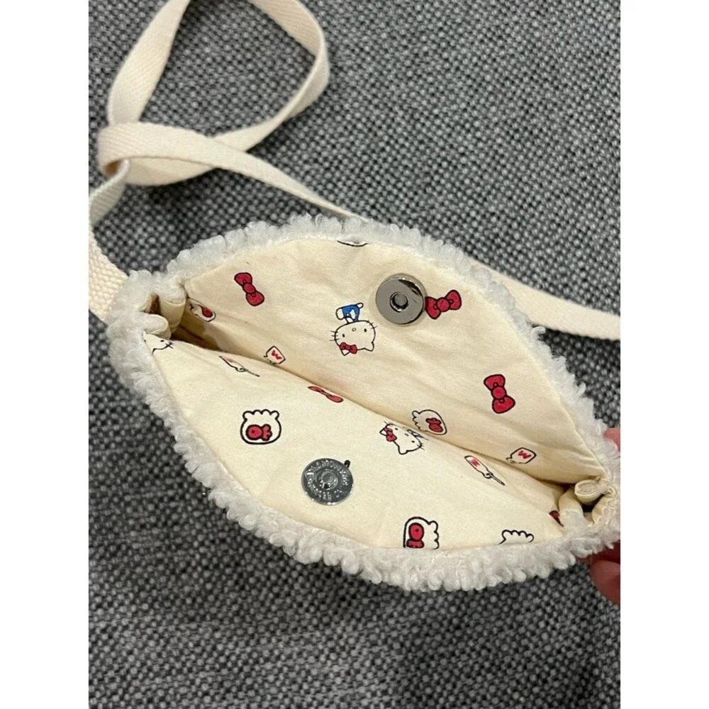Samansa Mos2 Lagom x Hello Kitty Cream Round Crossbody Bag